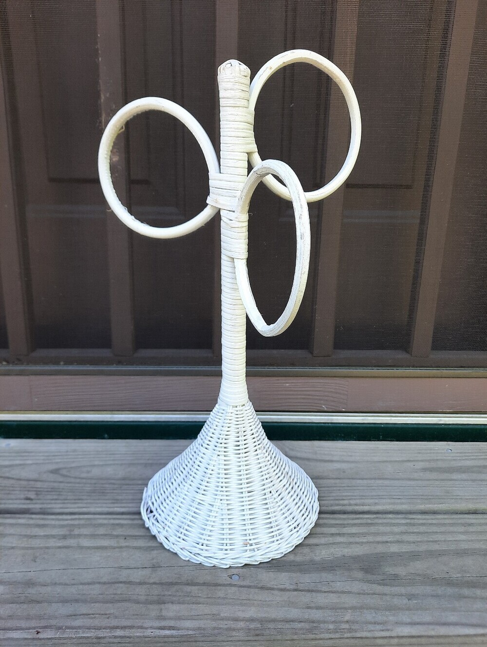 Vintage 1970s White Woven Wicker Bathroom Counter Top 3-Ring Hand Towel Stand